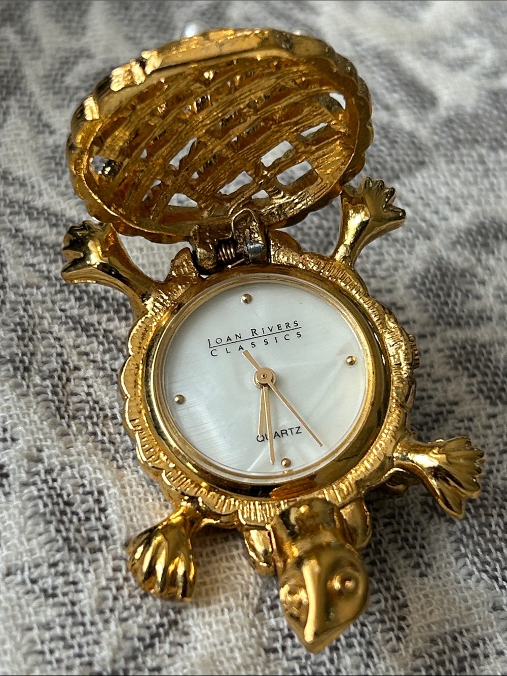 Vintage Joan Rivers Classic Quartz Turtle Faux Pearl Watch Brooch Pin